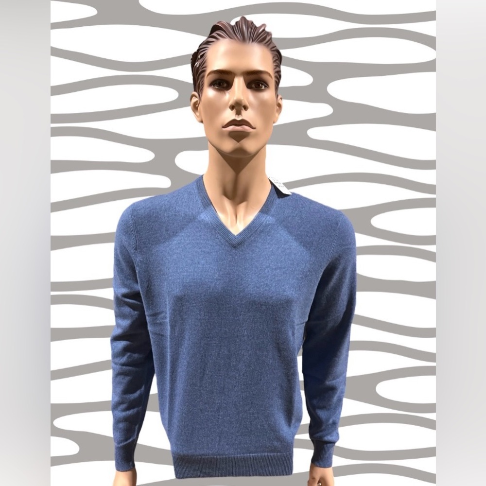 NWT, Neiman Marcus V-neck sweater, Men’s size Medium. 100% cashmere.